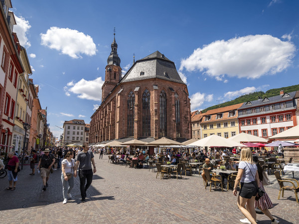 Heidelberger Marktplatz mit Heiliggeistkirche